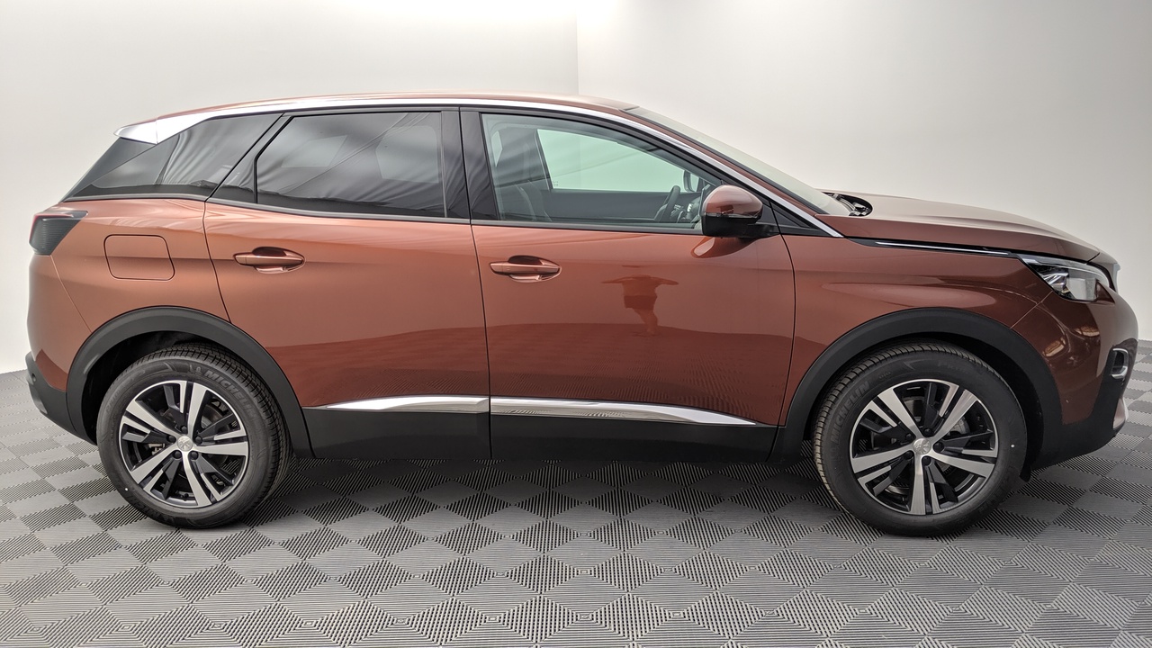 PEUGEOT 3008 NOUVEAU 1.2 PURETECH 130CV EAT8 ALLURE disponible chez Auto LS