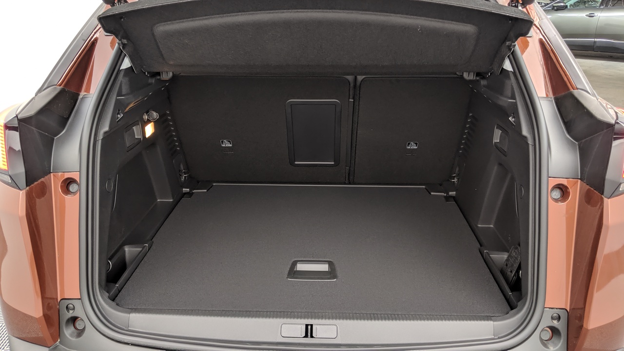 PEUGEOT 3008 NOUVEAU 1.2 PURETECH 130CV EAT8 ALLURE disponible chez Auto LS