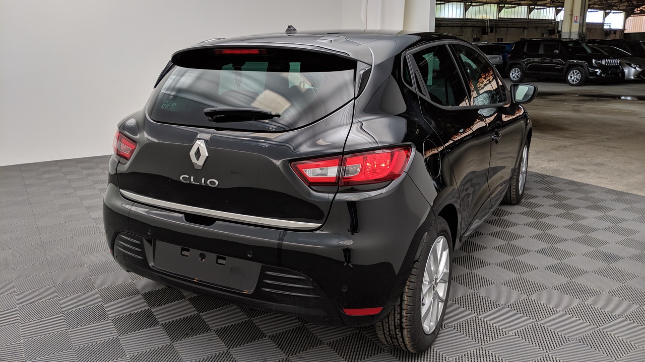 RENAULT CLIO IV 0.9 TCE 90CV LIMITED + NAVI + PACK CITY disponible chez Auto LS